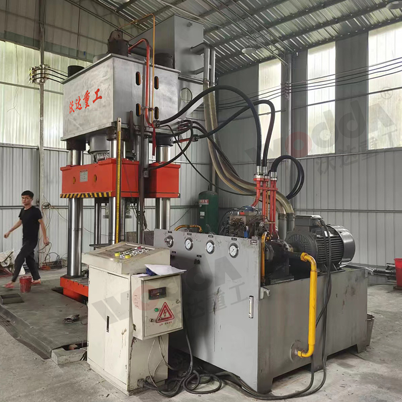 石墨坩堝自動化生產線_2000噸坩堝液壓機_200噸液壓機廠家