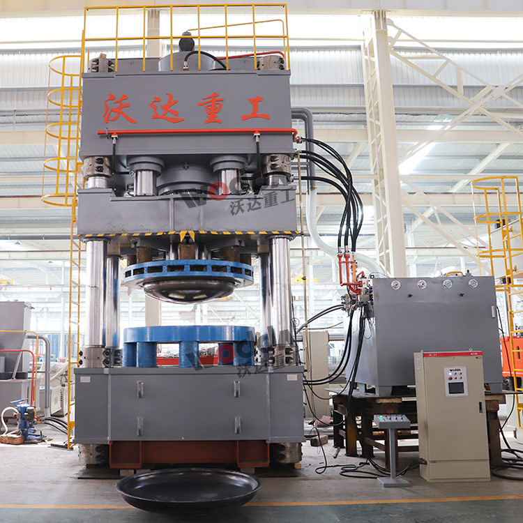 封頭液壓機(jī)車(chē)間實(shí)物