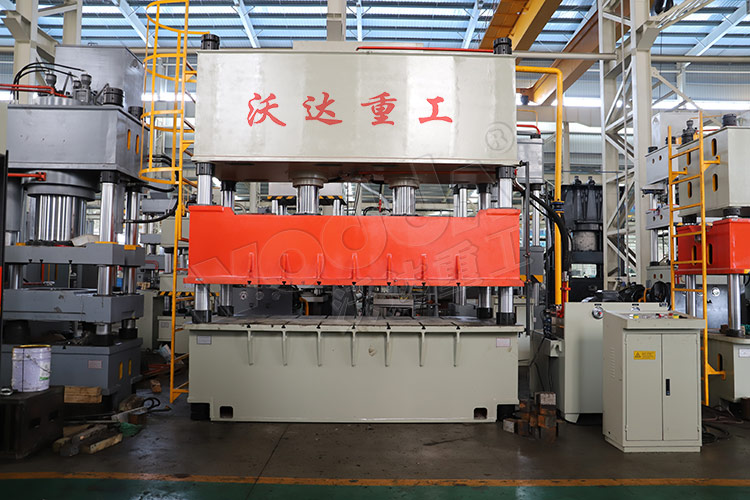 315噸汽車(chē)內(nèi)飾件液壓機(jī)臺(tái)面3000*1800mm
