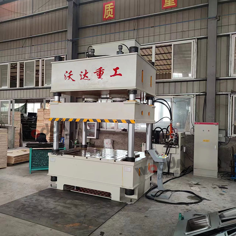 400噸農(nóng)機(jī)配件成型液壓機(jī)客戶(hù)現(xiàn)場(chǎng)