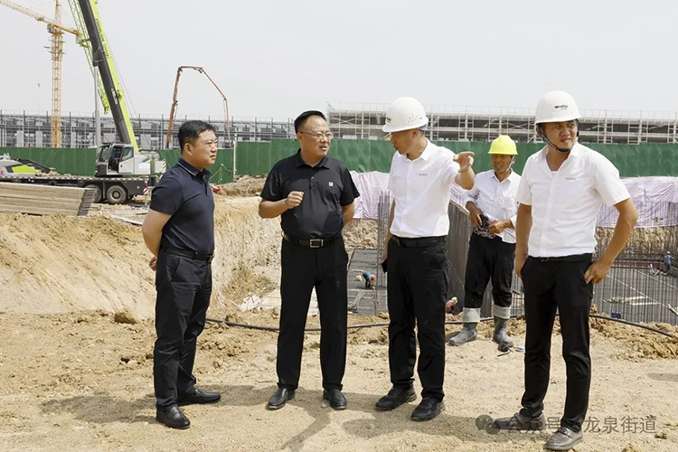 滕州市領(lǐng)導(dǎo)馬金安、崔波現(xiàn)場調(diào)研沃達(dá)重工智能精密伺服液壓沖床項(xiàng)目